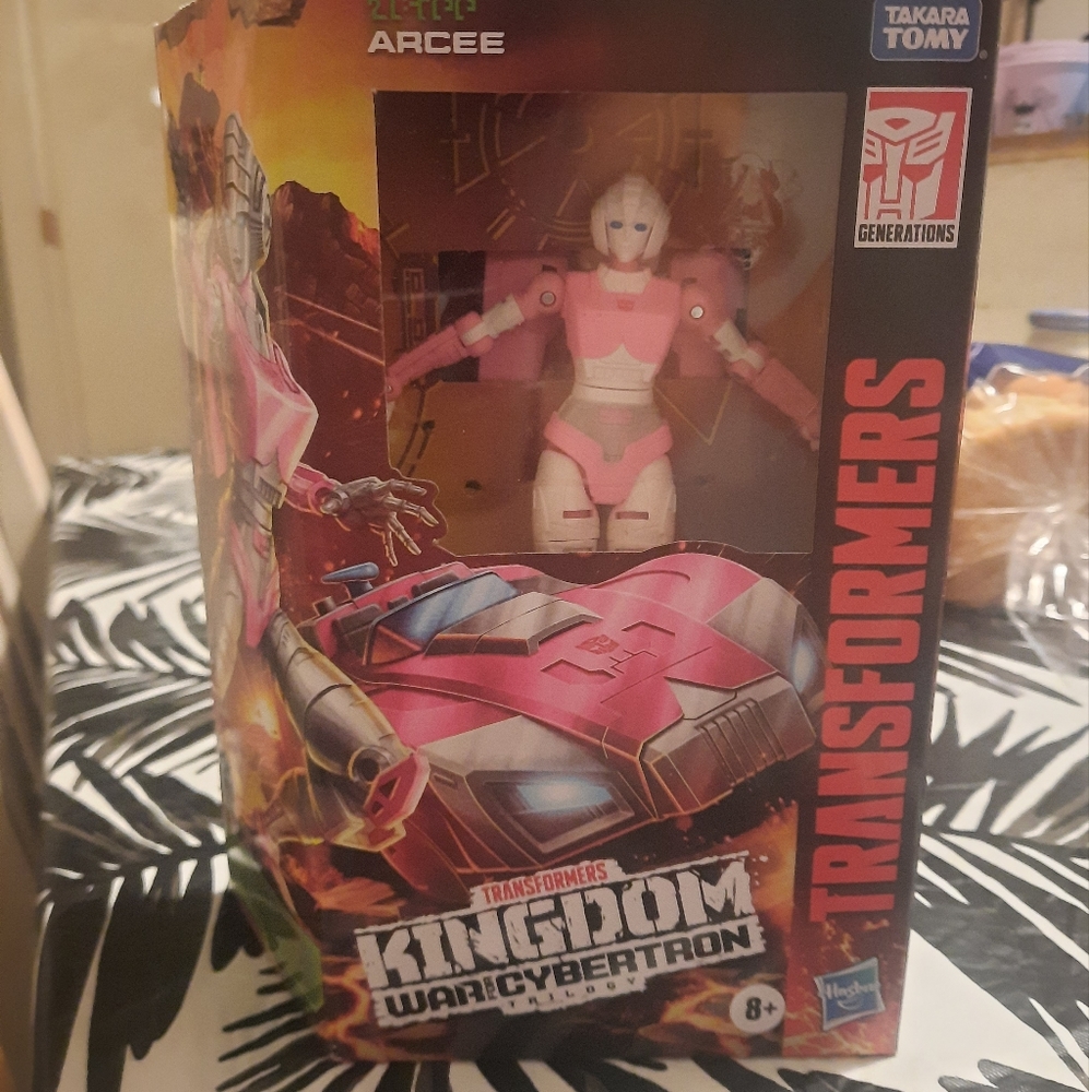 Arcee transformers kingdom War of Cybertron trilogy